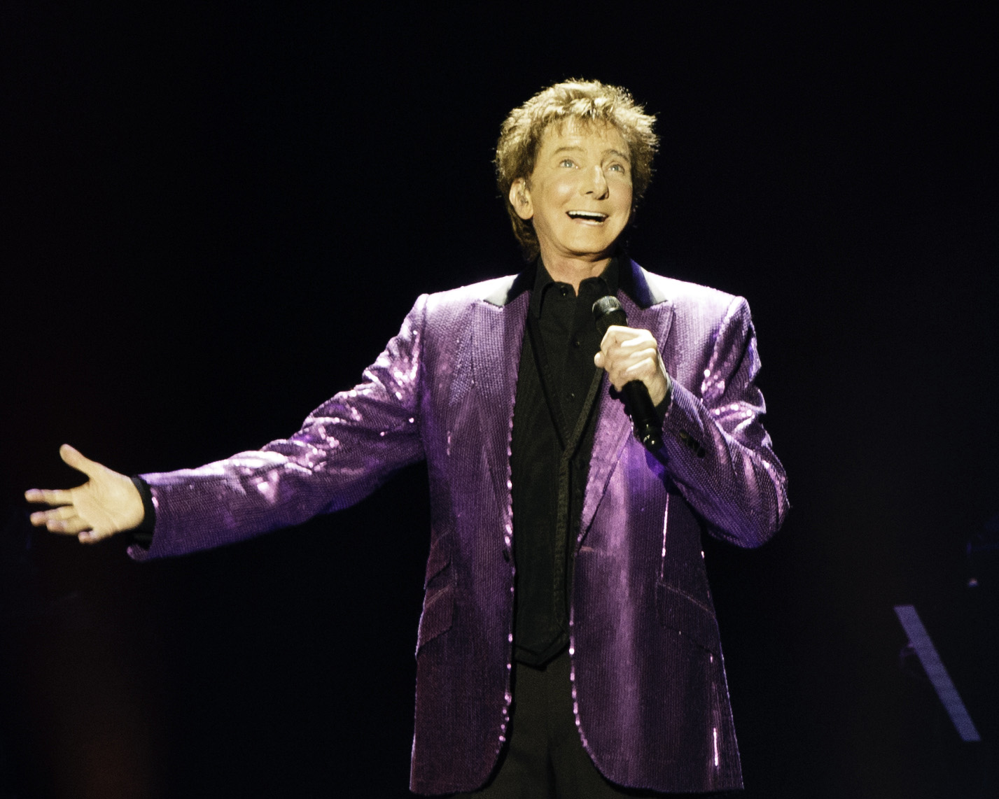 A fit Barry Manilow returns to San Antonio