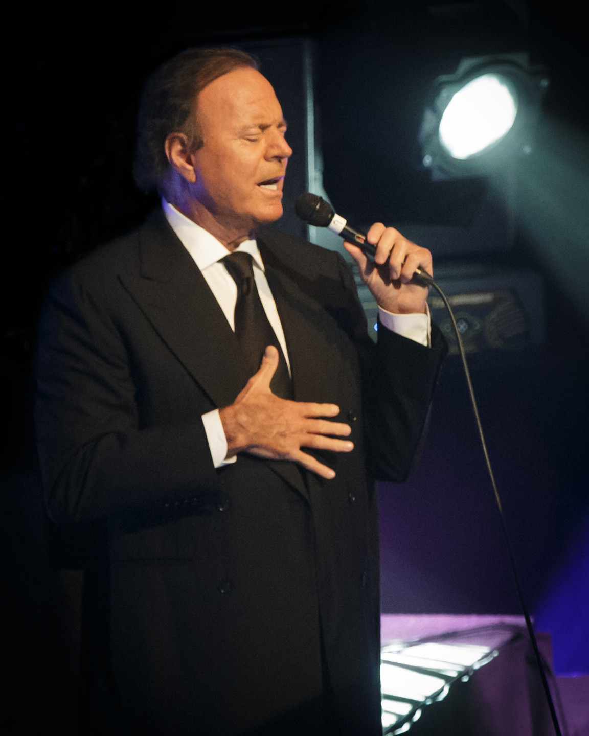 Julio Iglesias has the women rushing the stage in Austin