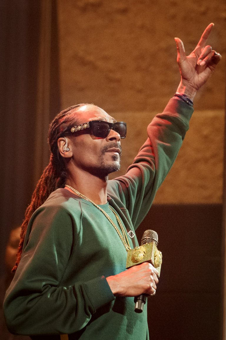 Snoop Dogg Lights it Up in San Antonio - Front Row Center